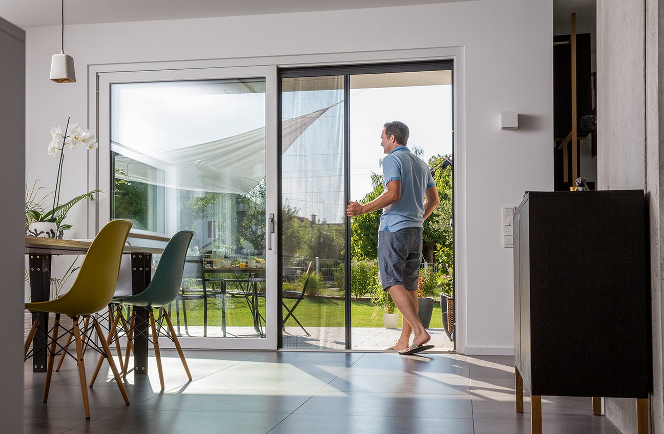 Zuverlässiger Insektenschutz in Kombination mit Fenster- und Türrahmen