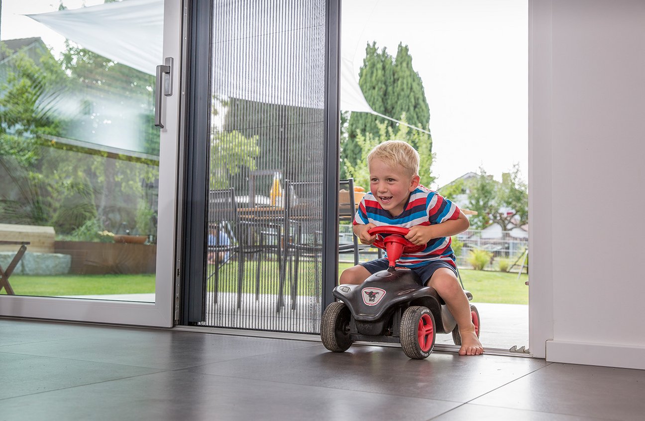 Zuverlässiger Insektenschutz in Kombination mit Fenster- und Türrahmen