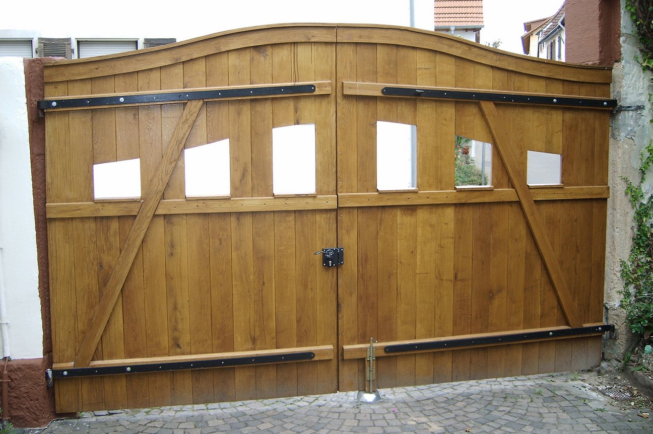 Innenansicht - Einpassung/Montage des historischen Hoftores 