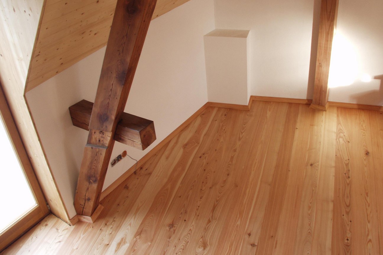 Denkmalschutz - Dachgiebel Sanierung bei historischem Altbau. Denkmalschutz - Dachgiebel Sanierung bei historischem Altbau.