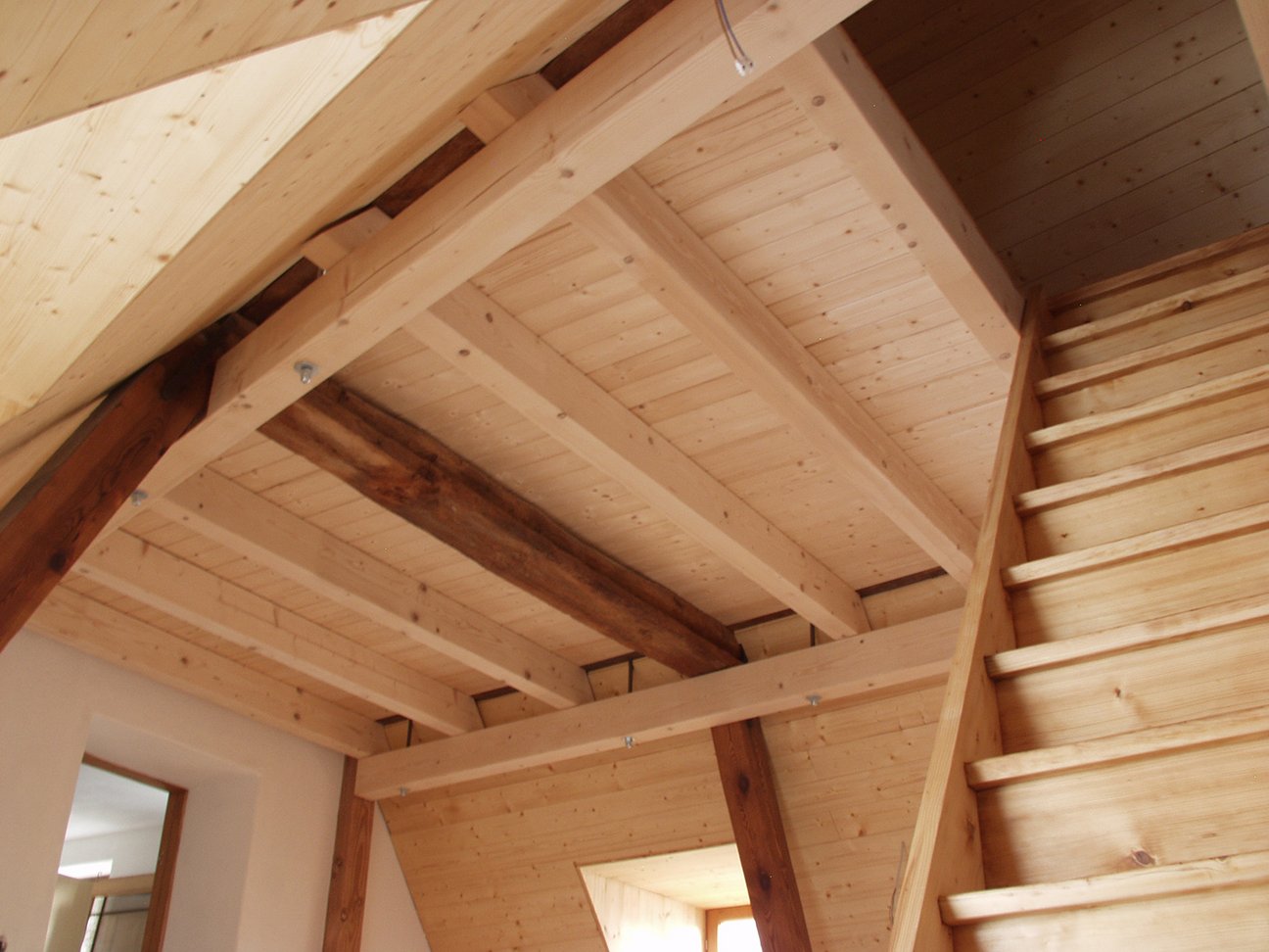 Dachstuhlsanierung und Ausbau denkmalgeschützter  Altbau