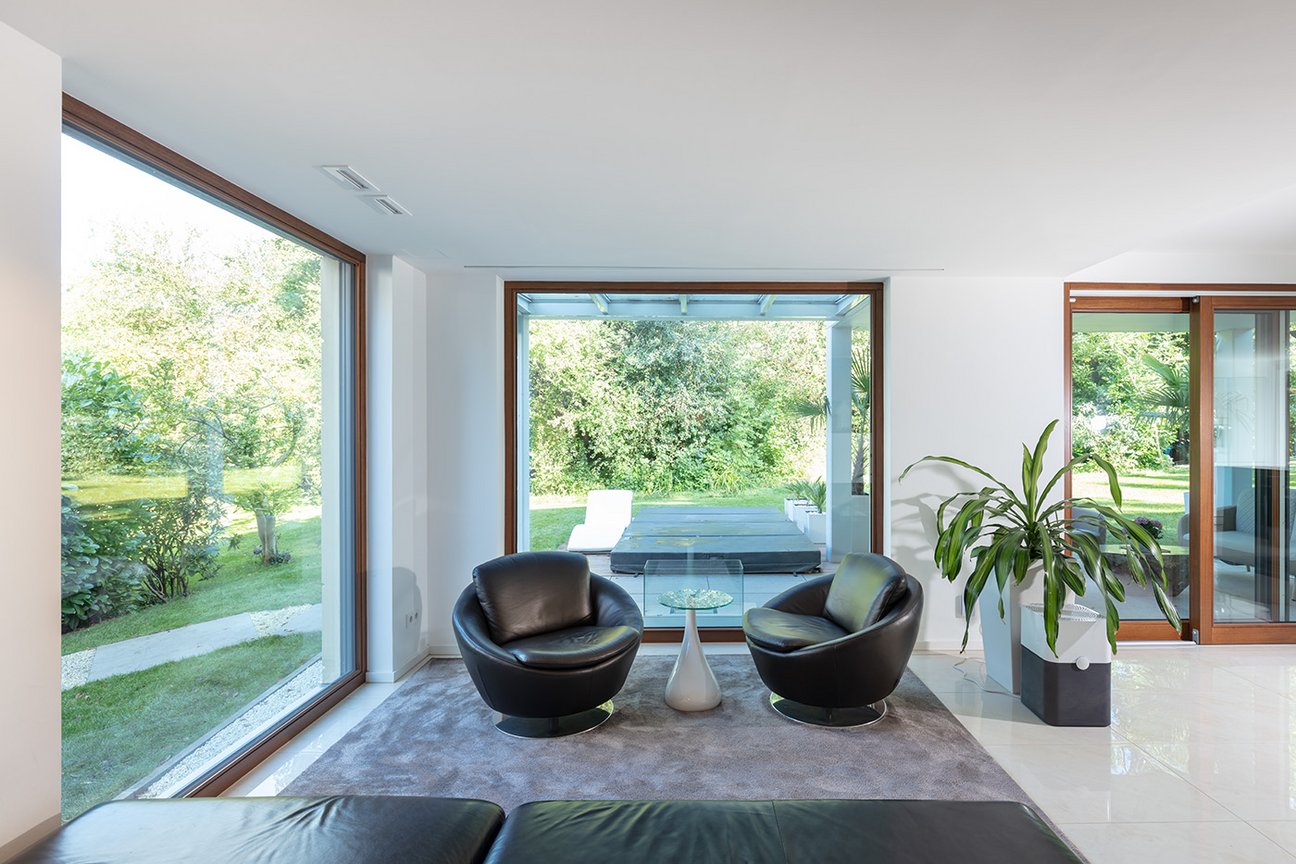 PaX Holz-Alu-Fenster im Ambiente