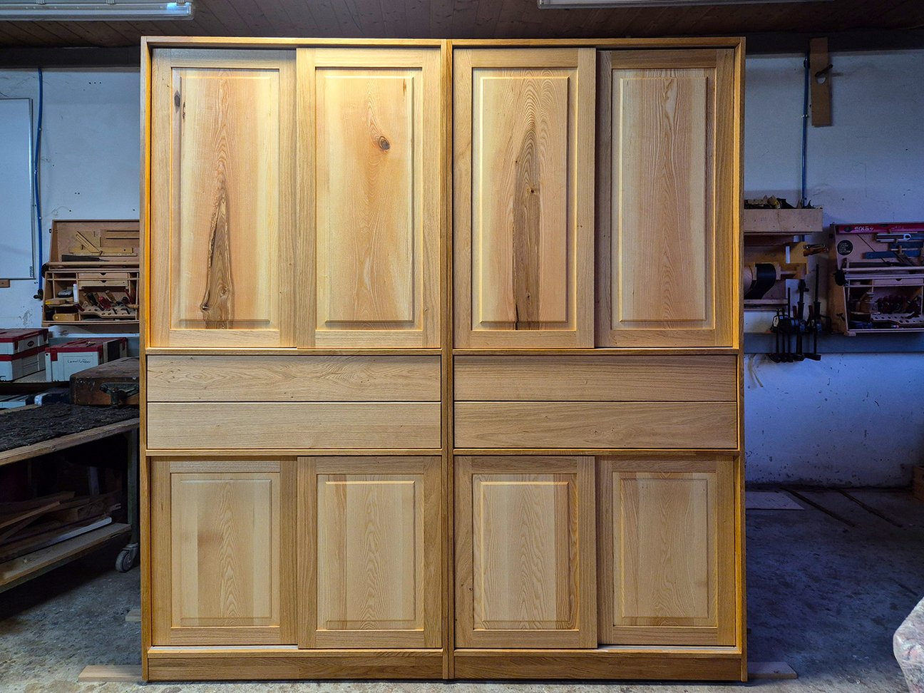 Interner Link zu Schrankbau aus Massivholz