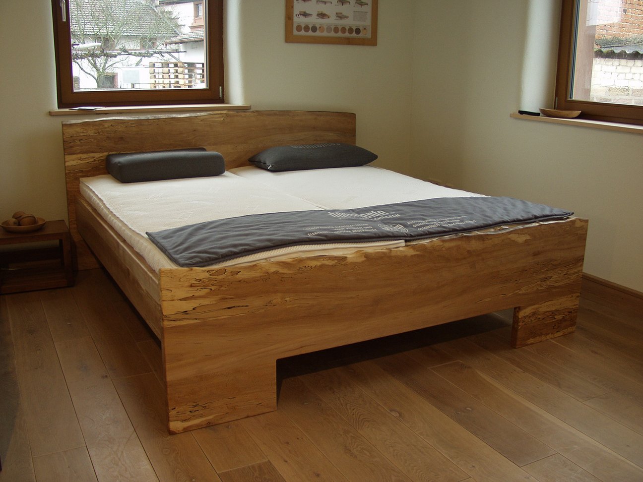 Massivholzbett Laluna aus massivem Wildbuchenholz