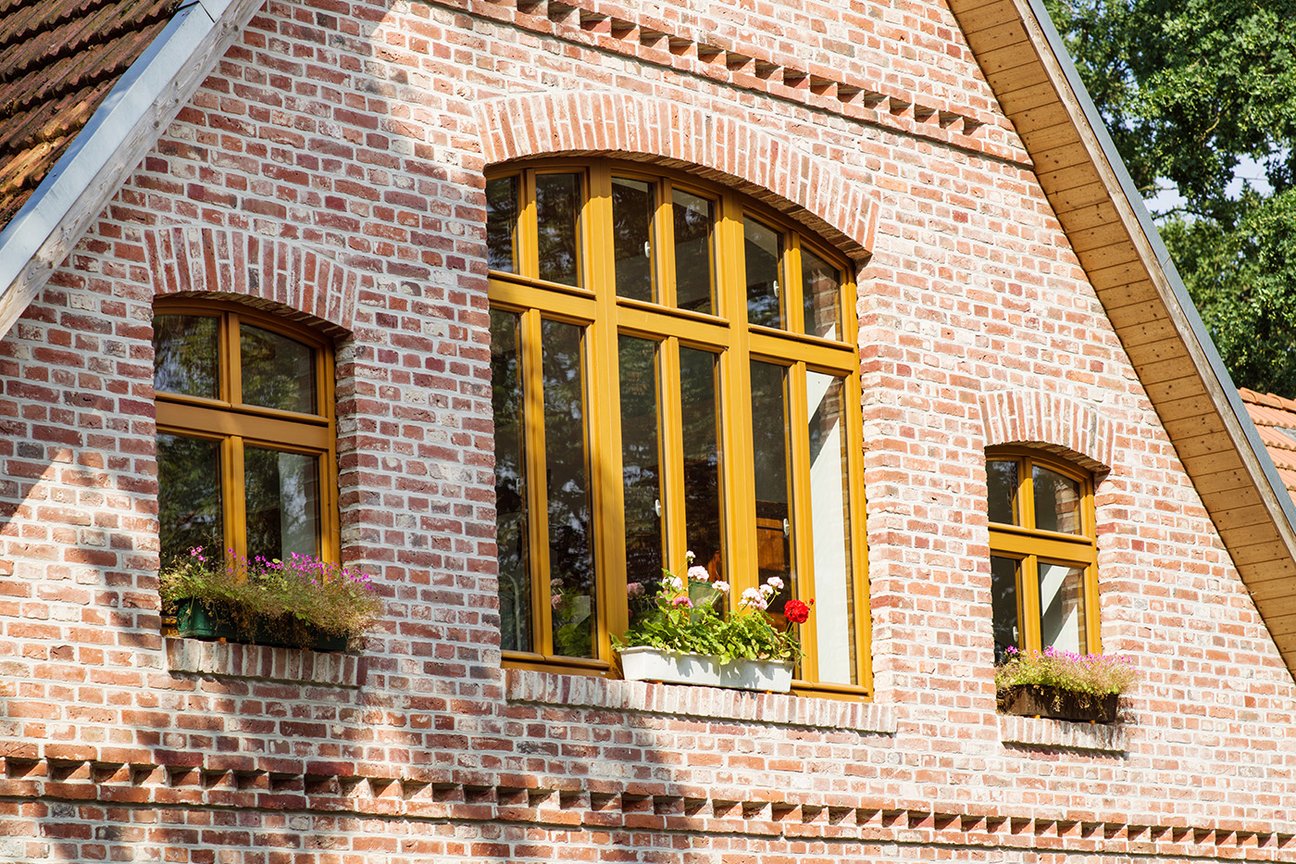 PaX Classic Fenster altes Backsteinhaus