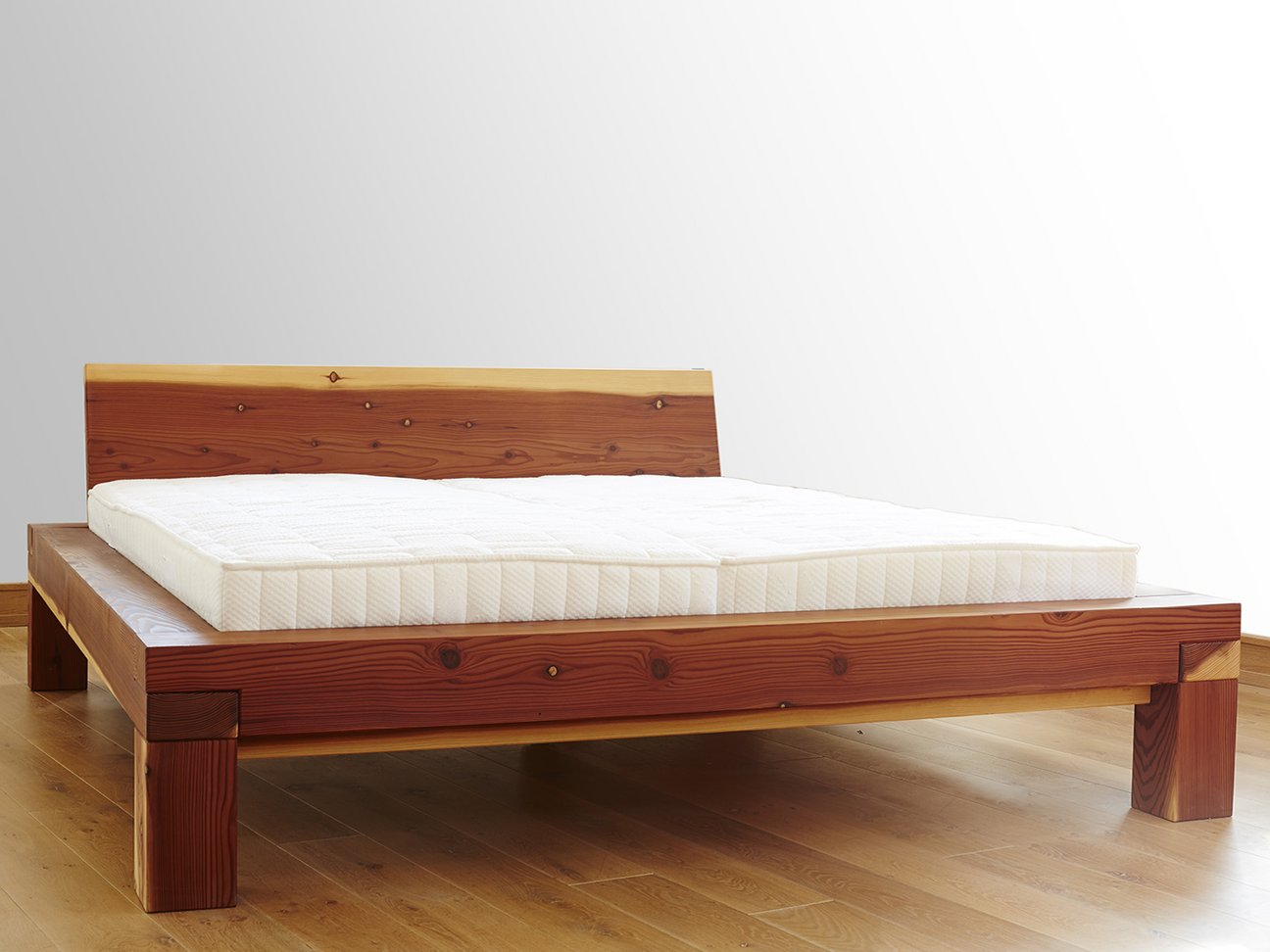 Betten aus massivem Mammutbaumholz